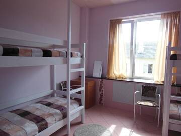 Односпальная кровать в общем мужском номере в  Хостел Эдельвейс